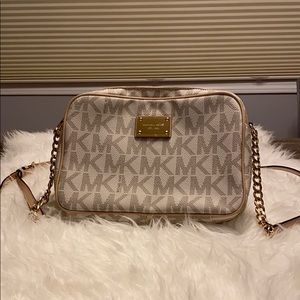 Micheal Kors crossbody bag